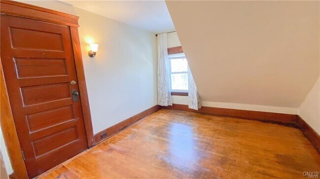 Building Photo - 400 Roberts Ave