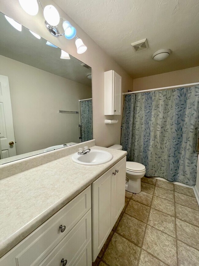Building Photo - 417 Regency Park Drive