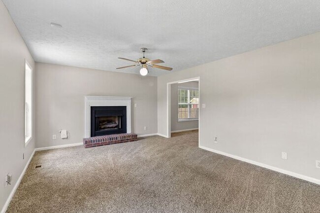 Building Photo - 3 Bedroom/2.5 Bath Home