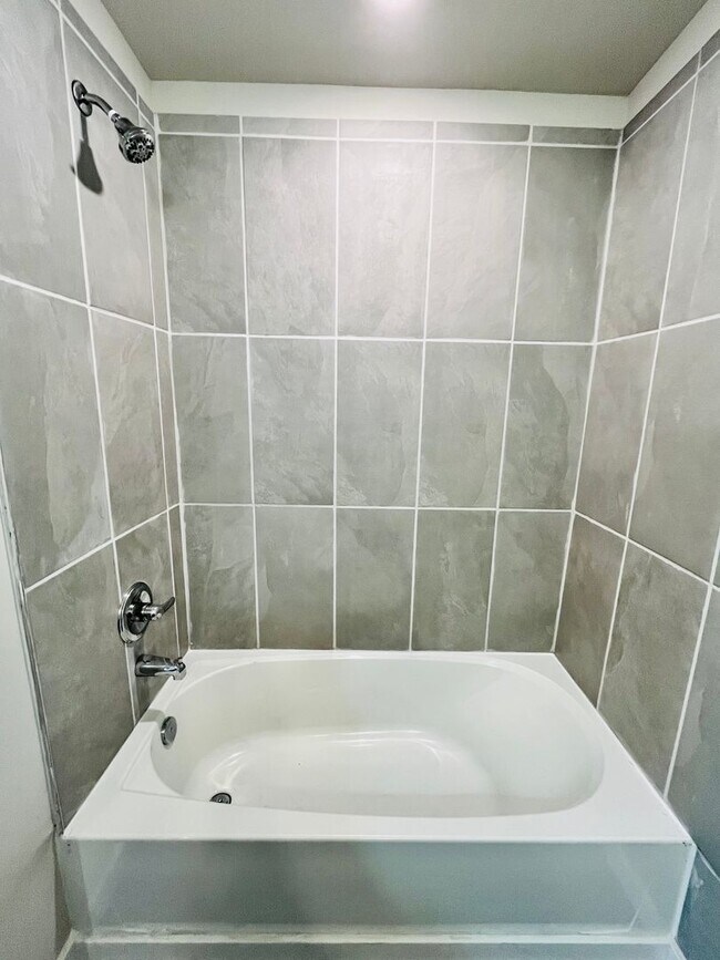 Building Photo - Modern Two Bedroom Two Full Bath House