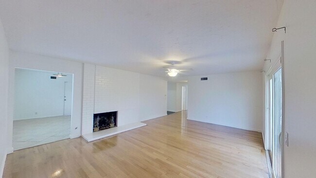 Building Photo - 16402 Birdie Ln