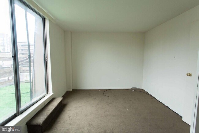 Building Photo - 2031 South St