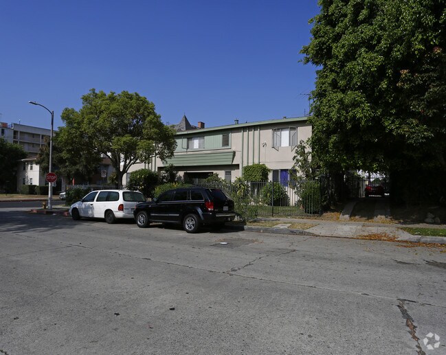 Building Photo - 871 S Gramercy Dr