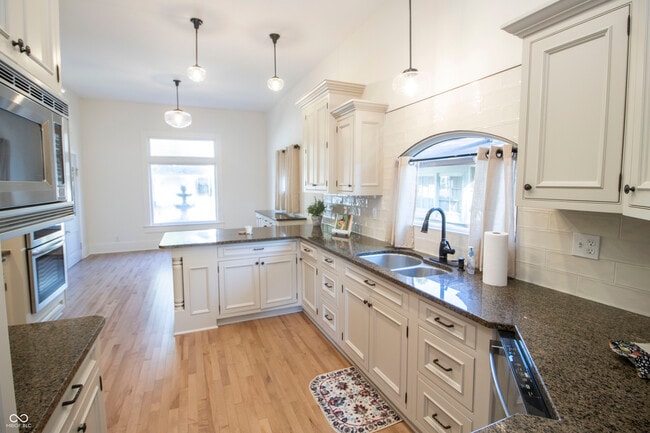 Building Photo - 1383 Cherry St