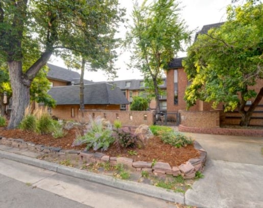 Building Photo - 1065 University Ave