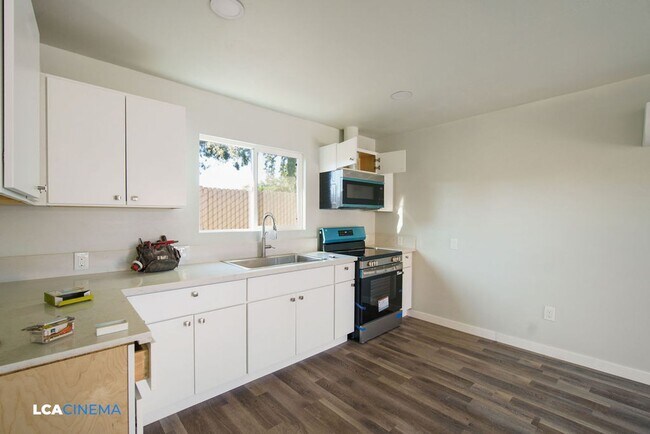 Building Photo - 627 Hood Dr