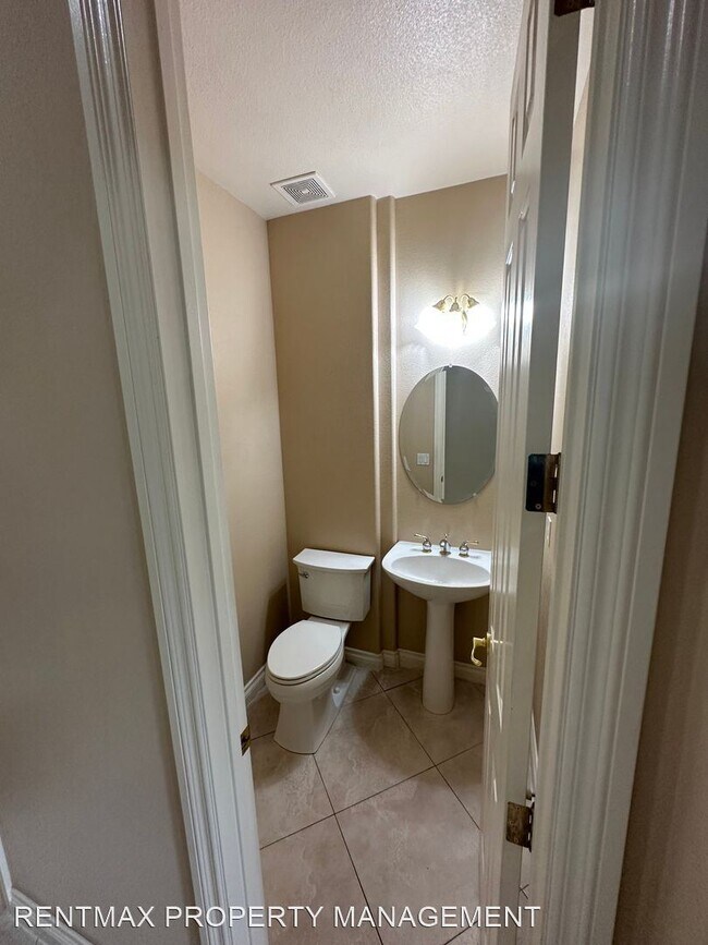 Building Photo - 4 br, 4.5 bath House - 2743 S MILLER LN