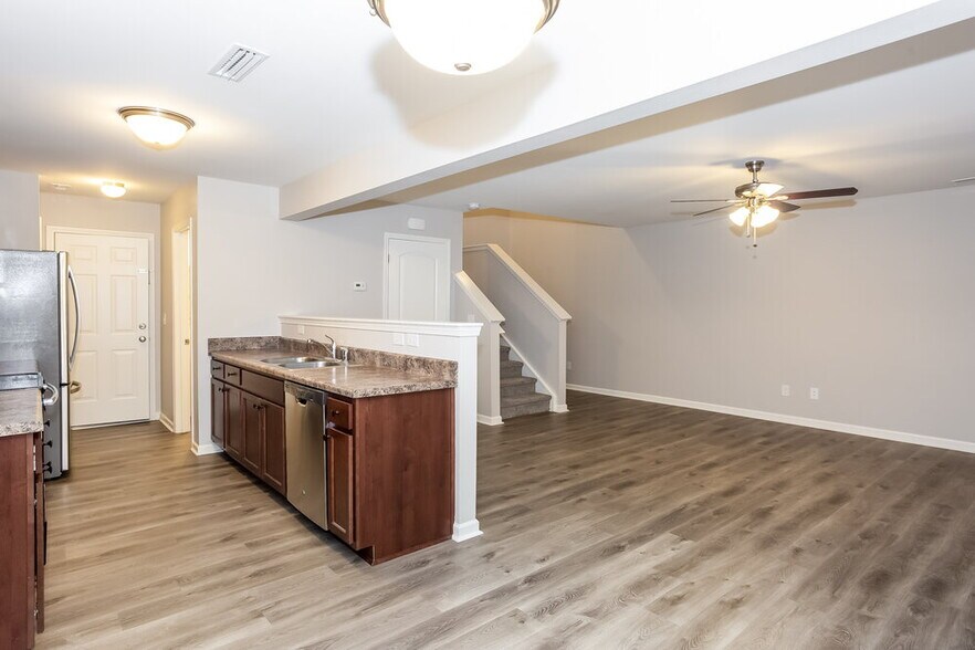 Building Photo - 1083 Manston Pl SW