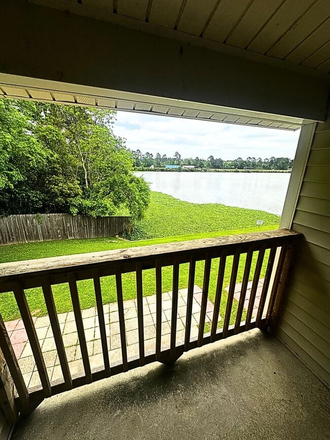 Building Photo - Fisherman's Delight