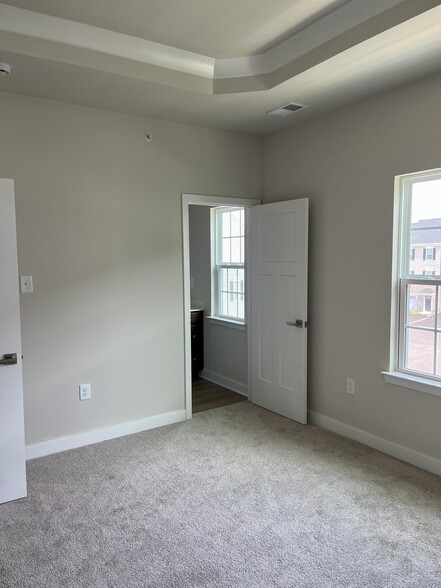 Building Photo - 108 Chase Ln