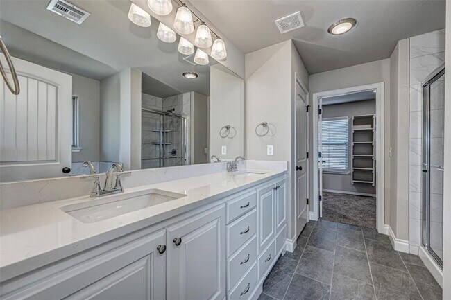 Building Photo - Beautiful 4 bedroom in Yukon