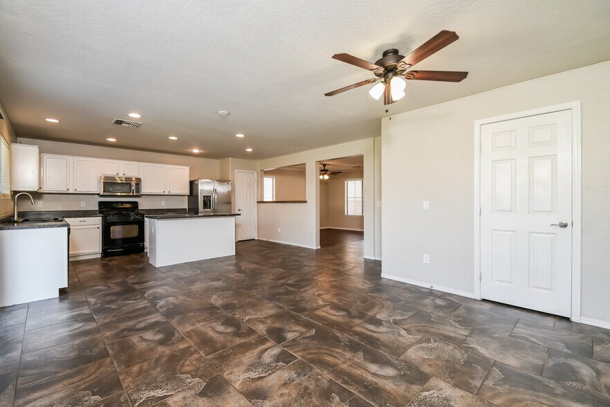 Building Photo - 1726 E Bradstock Way