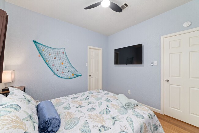 Building Photo - 5119 Avenue O 1/2