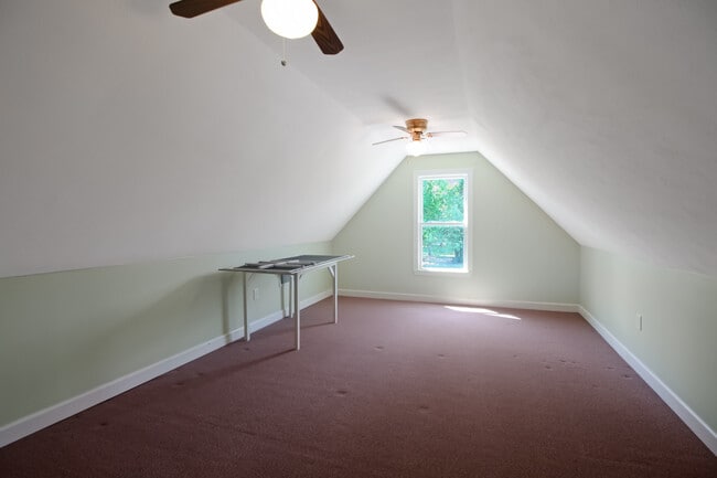 Building Photo - 345 Avonlea Ln