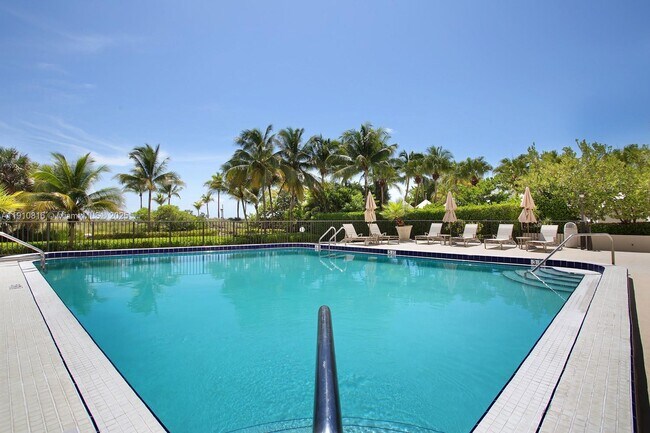 Building Photo - 1623 Collins Ave