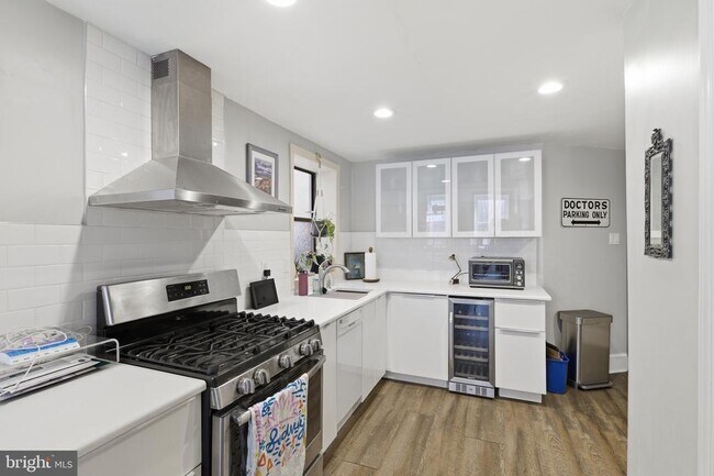 Building Photo - 869 N 29th St