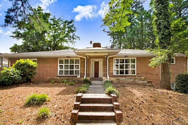 Primary Photo - 105 Pineland Cir