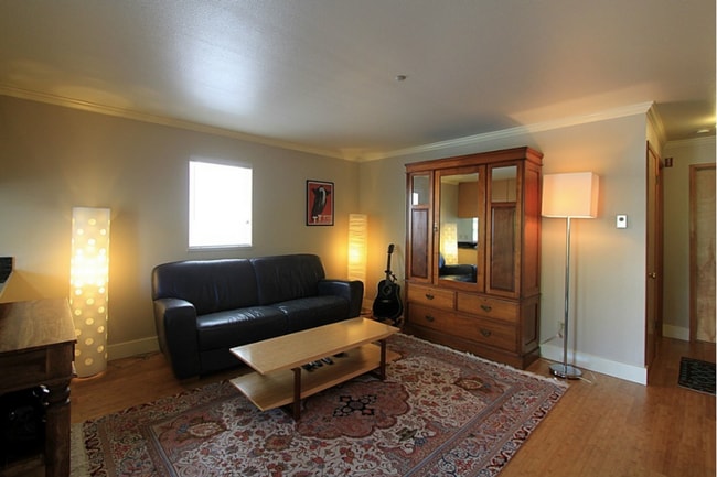 Building Photo - Recently Updated 1 Bed Condo in Ballard!
