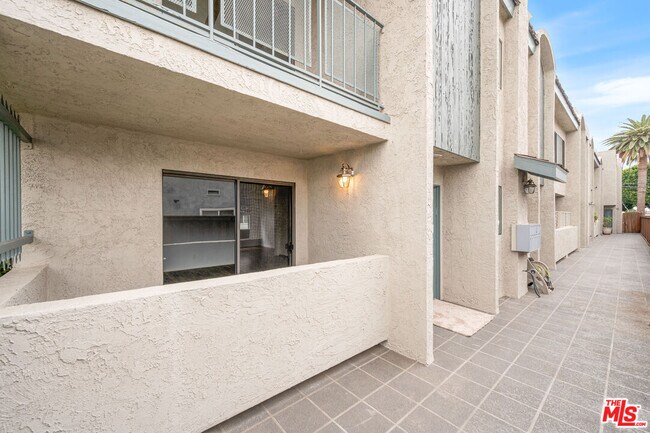 Building Photo - 1425 Centinela Ave