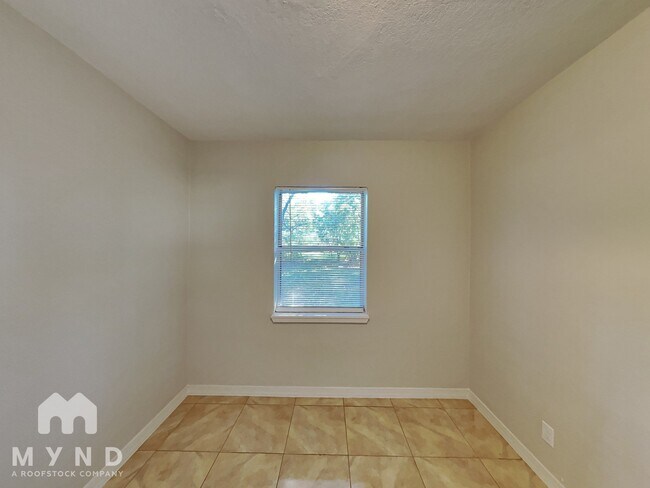 Building Photo - 2033 Allandale Cir E