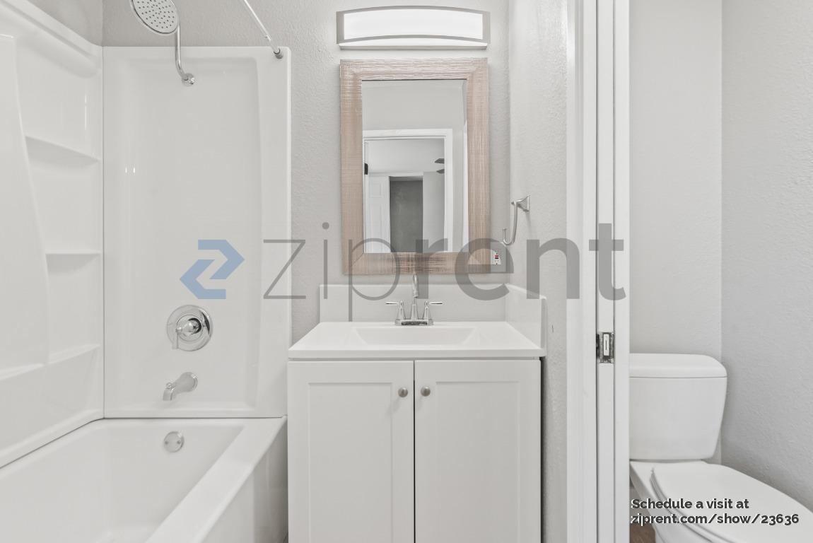 Building Photo - Unit