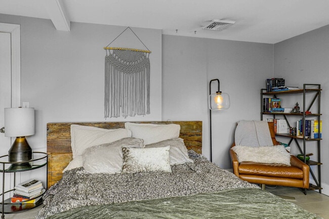 Building Photo - 32 Basin St