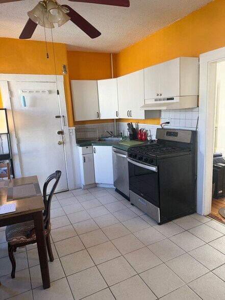 Building Photo - 66 Callender St