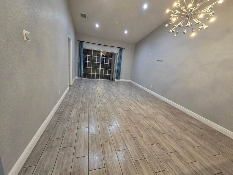 Building Photo - 14341 Island Cove Dr