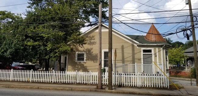 Building Photo - 240 Boulevard SE