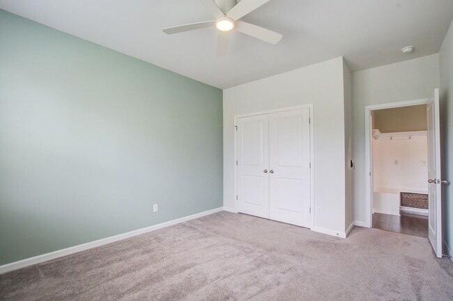 Building Photo - 2732 Harmony Lake Dr