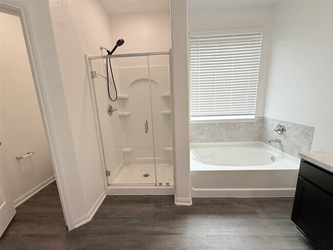 Building Photo - 14501 Sugar Pines Dr