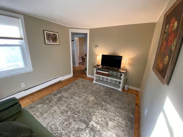 Building Photo - 36 Walnut St