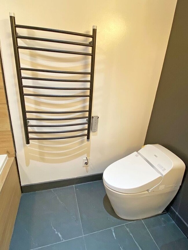 Building Photo - LUXURY Living at Santana Row! Private Cond...