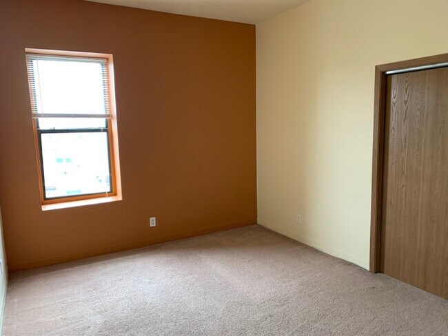 Building Photo - 215 Douglas St