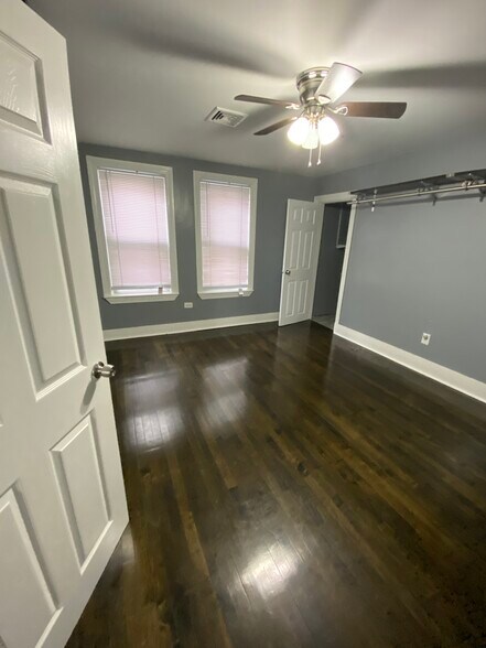 Building Photo - 359 Crescent St