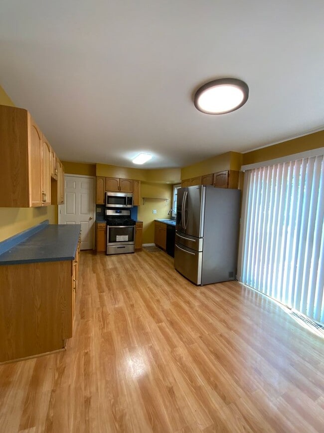 Building Photo - 64 Village Square Dr