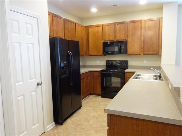 Building Photo - 114 Summer View Road