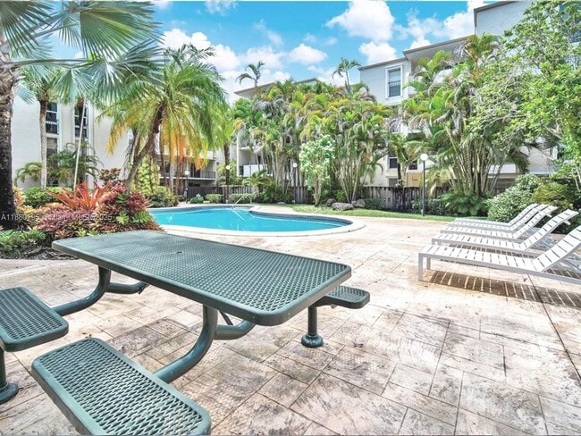 Building Photo - 6886 N Kendall Dr