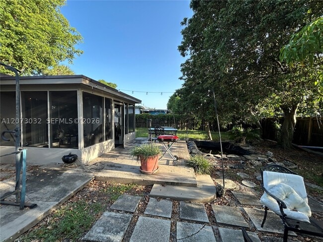 Building Photo - 571 SW 29th Ave