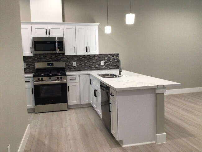 Building Photo - 2109 Marnel Rd