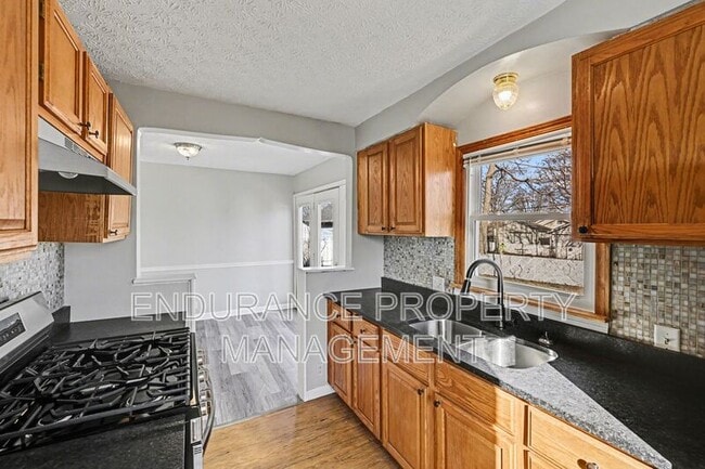 Building Photo - 2710 Hazel Ave