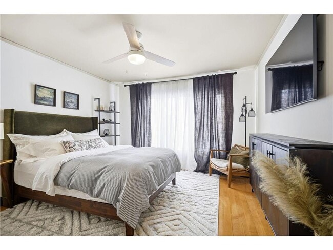 Building Photo - 241 Russell Ave S