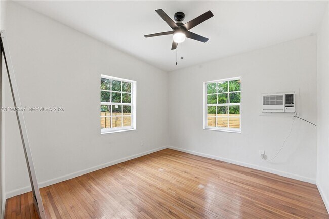 Building Photo - 1620 NE 160th St