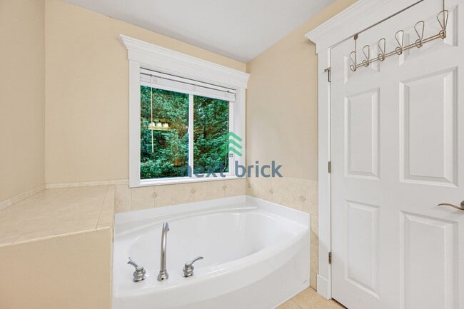 Building Photo - 3 BED & 2.5 BATH Town house FOR RENT