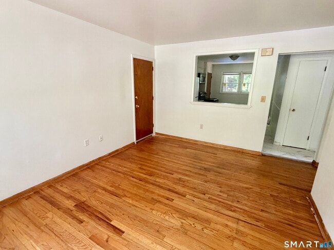 Building Photo - 69 Oak Ridge Dr