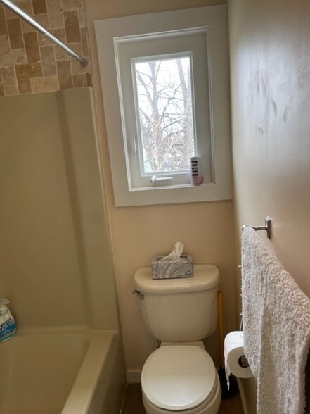 Building Photo - 62 Lakeview Ter