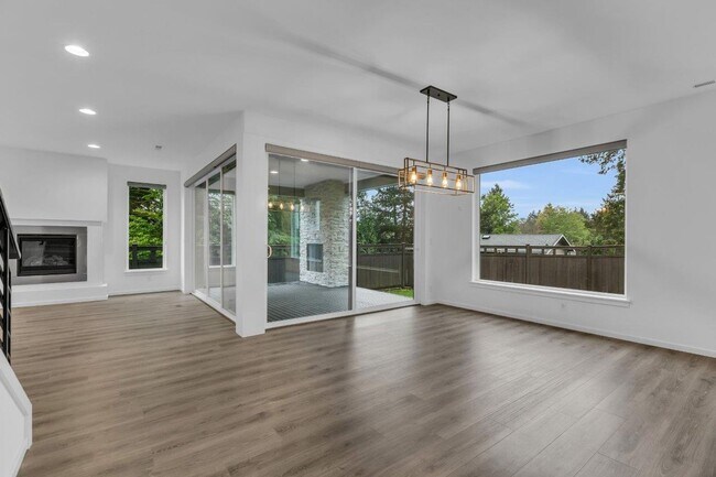 Building Photo - Large luxurious 5 bedroom Home in Renton