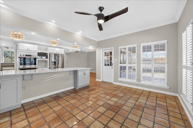 Building Photo - 5305 Greenbriar Dr