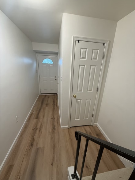 Downstairs Foyer - 7627 Glenolden Pl