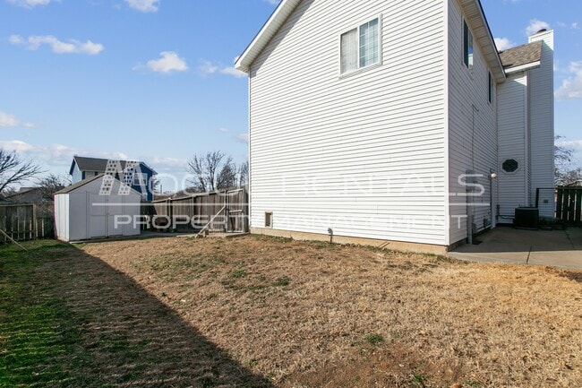 Building Photo - 9411 E Carson St